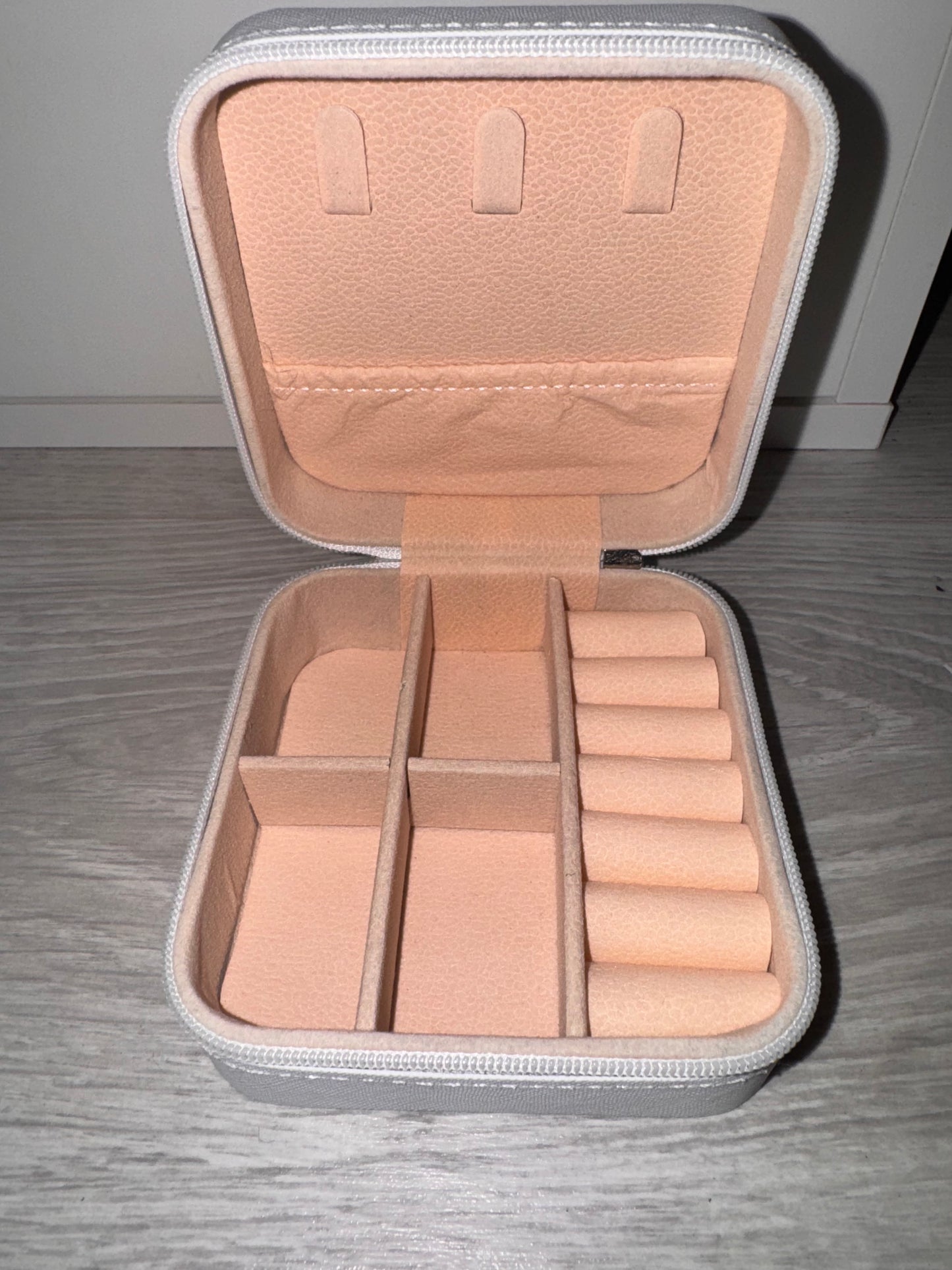 Travel jewellery boxes