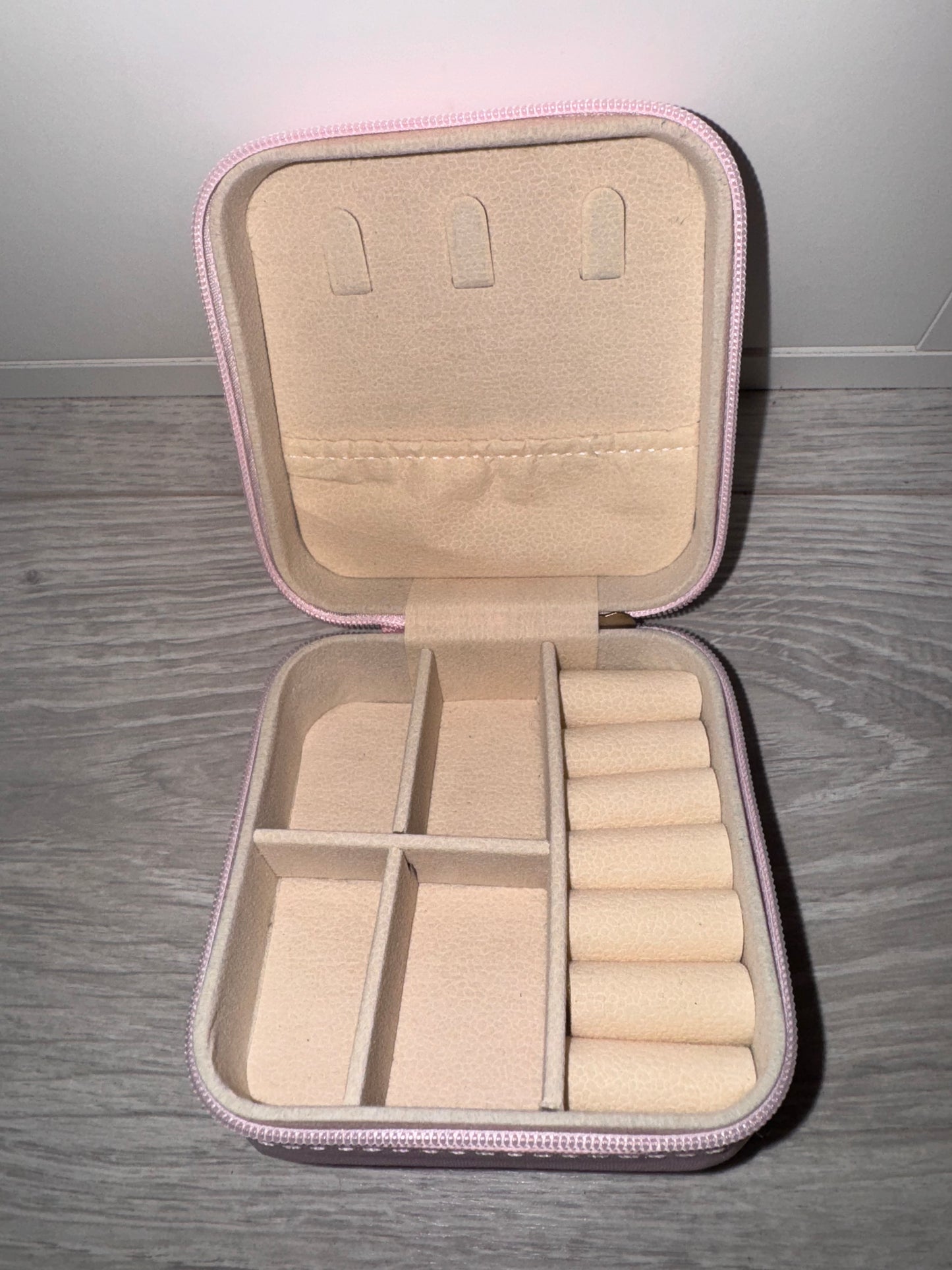 Travel jewellery boxes