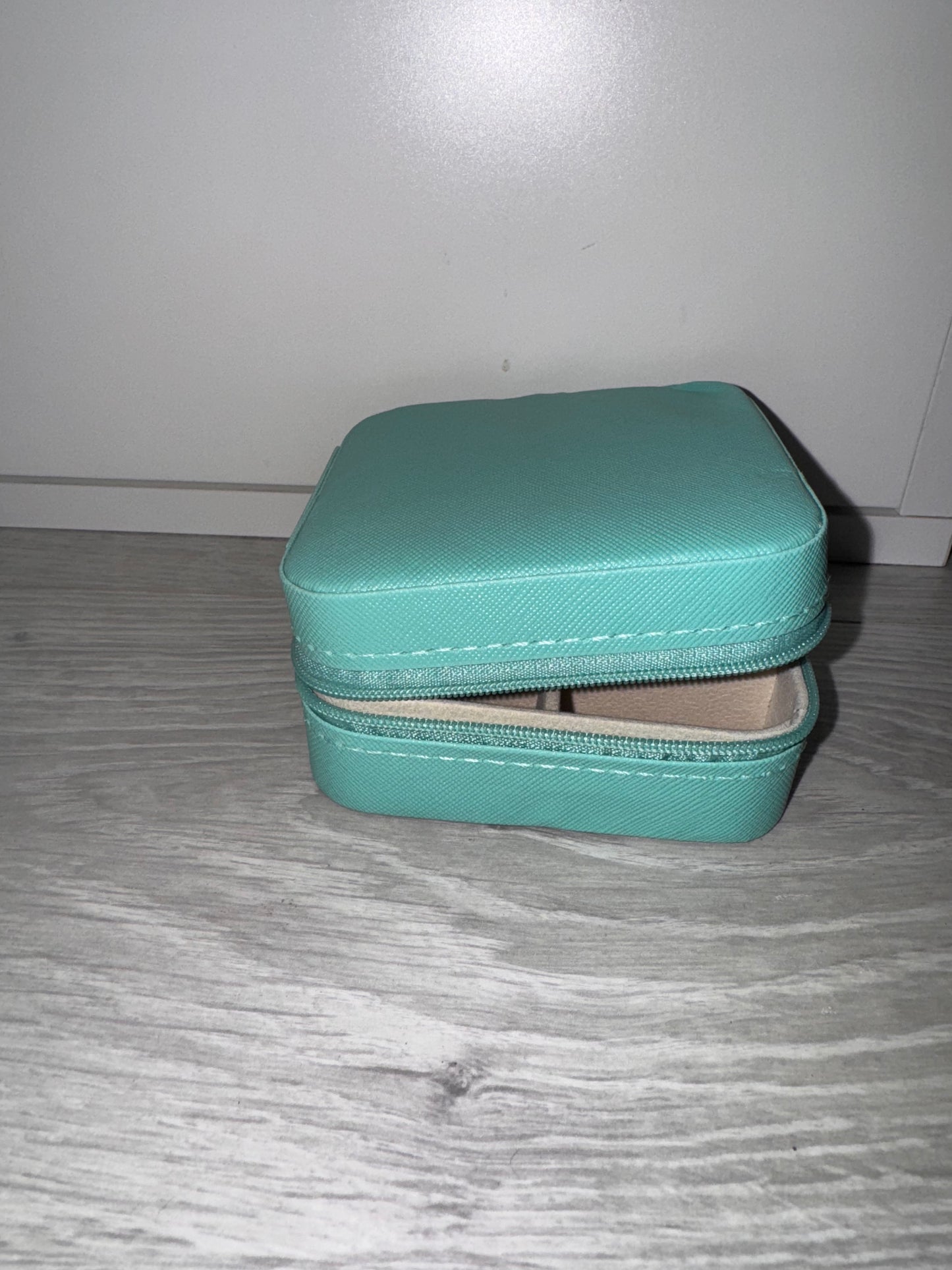 Travel jewellery boxes